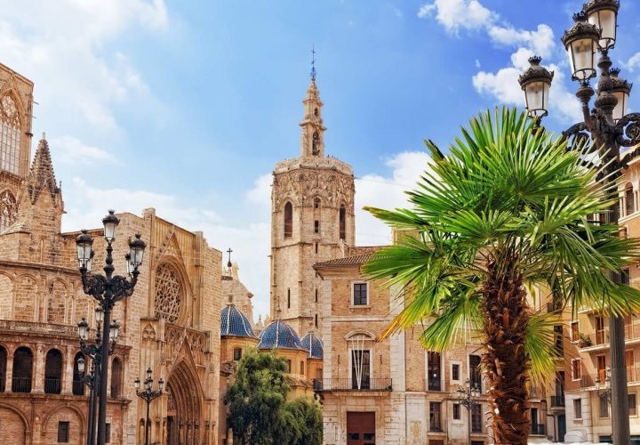 Llegada a Valencia y tiempo libre para disfrutar de la ciudad   
