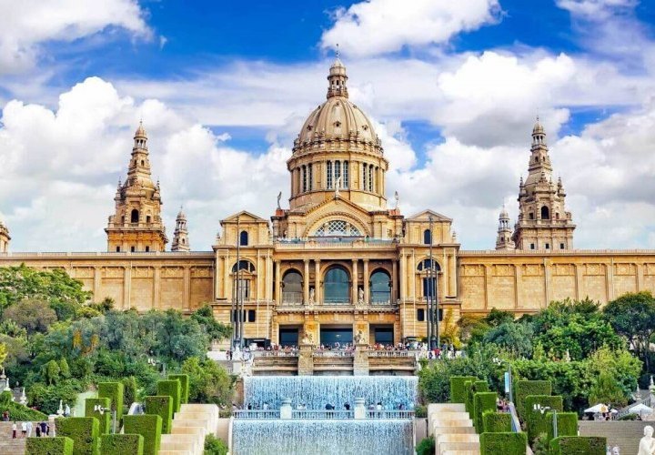 Guided Tour of Barcelona city known for the architecture of Antonio Gaudí