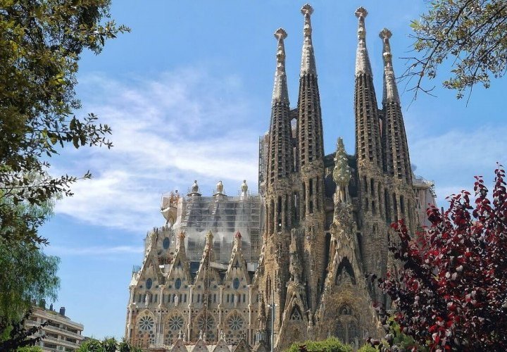 Guided Tour of Barcelona city known for the architecture of Antonio Gaudí