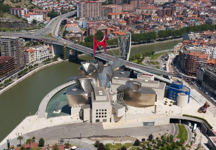 Guggenheim Museum Bilbao - magnificent example of the most avant-garde architecture of the 20th century