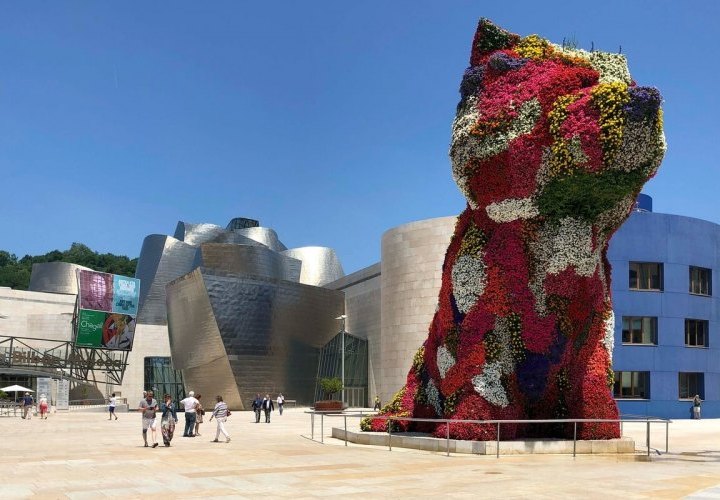Guggenheim Museum Bilbao - magnificent example of the most avant-garde architecture of the 20th century