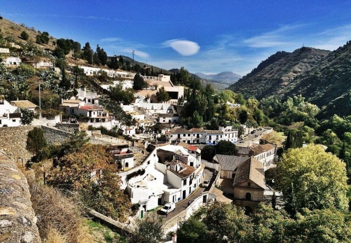 Discovery of Alhambra and Generalife, one of the most outstanding architectural ensembles of Muslim civil architecture